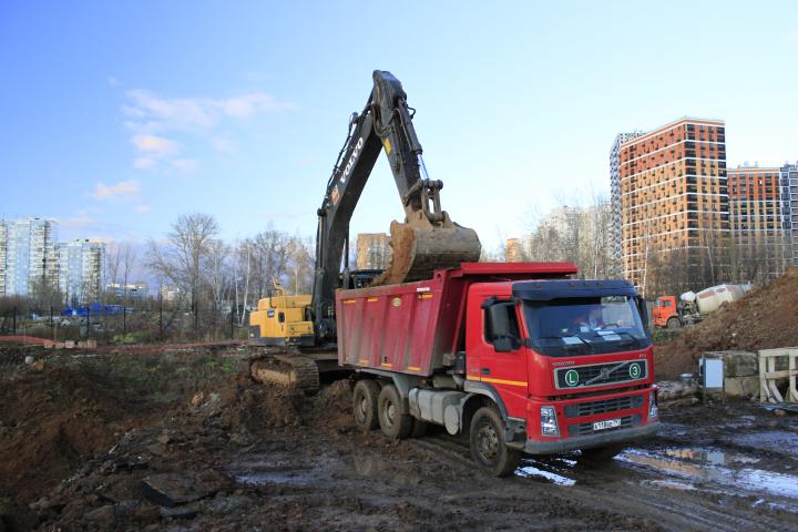Компания Техоптимум-земляные работы.
Экскаватор VOLVO 380 компании Техоптимум.