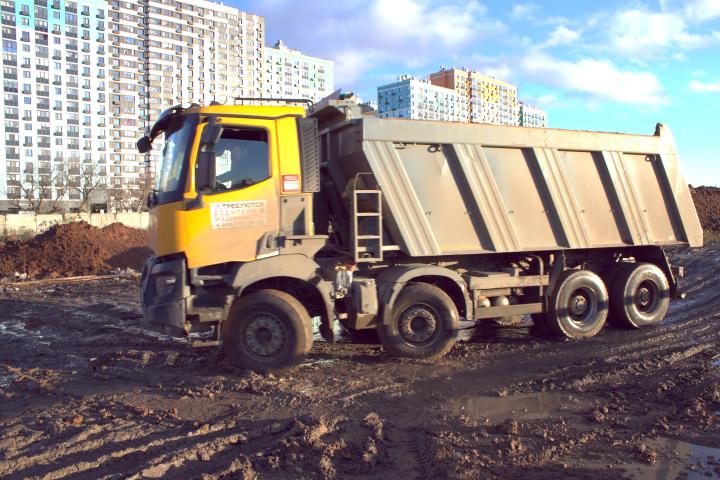 Компания Техоптимум-разработка котлована и вывоз грунта.
Cамосвал RENAULT K 440 компании Техоптимум.